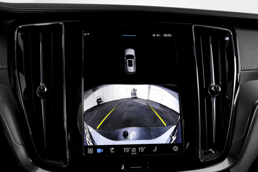 Volvo V60 2.0 T6 Plug-in hybrid AWD Ultra Dark 253 PK - Automaat | S/K-Panodak | Dig. Cockpit | Adapt. Cruise | Stoel-+Stuurverw. | PDC | 360 Camera | NAV + App. Connect | ECC | Elek. Klep | LM 19" | 9589