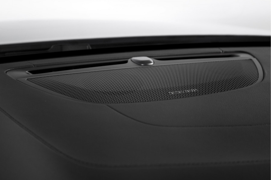 Volvo V60 2.0 T6 Plug-in hybrid AWD Ultra Dark 253 PK - Automaat | S/K-Panodak | Dig. Cockpit | Adapt. Cruise | Stoel-+Stuurverw. | PDC | 360 Camera | NAV + App. Connect | ECC | Elek. Klep | LM 19" | 9589