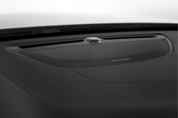 Volvo V60 2.0 T6 Plug-in hybrid AWD Ultra Dark 253 PK - Automaat | S/K-Panodak | Dig. Cockpit | Adapt. Cruise | Stoel-+Stuurverw. | PDC | 360 Camera | NAV + App. Connect | ECC | Elek. Klep | LM 19" | 9589