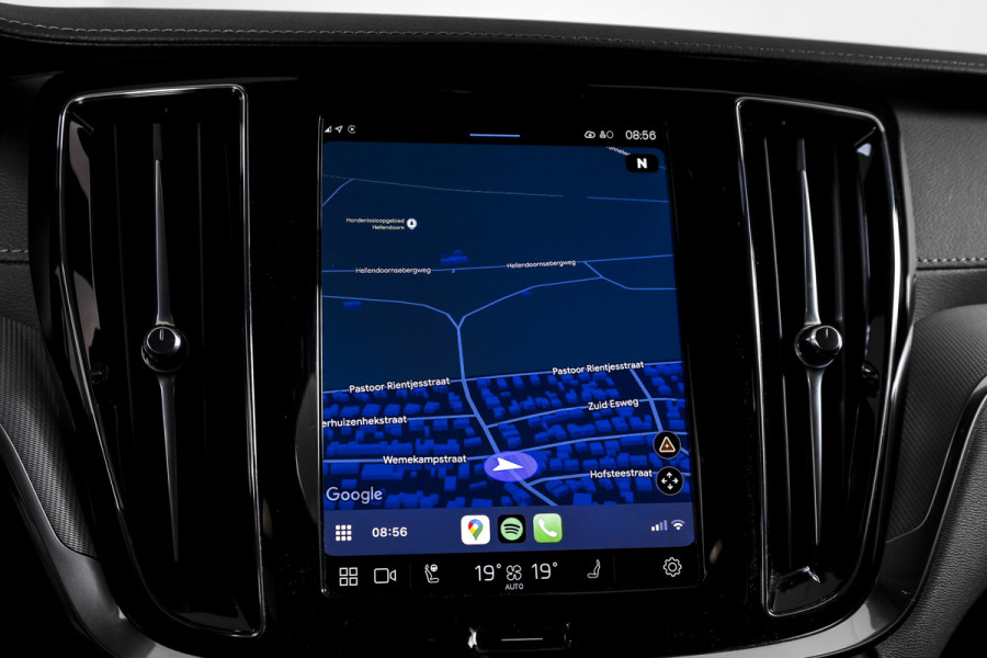 Volvo V60 2.0 T6 Plug-in hybrid AWD Ultra Dark 253 PK - Automaat | S/K-Panodak | Dig. Cockpit | Adapt. Cruise | Stoel-+Stuurverw. | PDC | 360 Camera | NAV + App. Connect | ECC | Elek. Klep | LM 19" | 9589