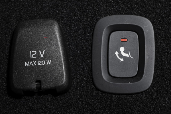 Volvo V60 2.0 T6 Plug-in hybrid AWD Ultra Dark 253 PK - Automaat | S/K-Panodak | Dig. Cockpit | Adapt. Cruise | Stoel-+Stuurverw. | PDC | 360 Camera | NAV + App. Connect | ECC | Elek. Klep | LM 19" | 9589