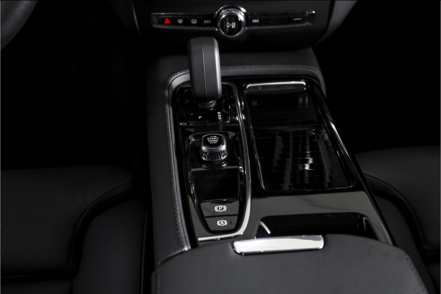 Volvo V60 2.0 T6 Plug-in hybrid AWD Ultra Dark 253 PK - Automaat | S/K-Panodak | Dig. Cockpit | Adapt. Cruise | Stoel-+Stuurverw. | PDC | 360 Camera | NAV + App. Connect | ECC | Elek. Klep | LM 19" | 9589