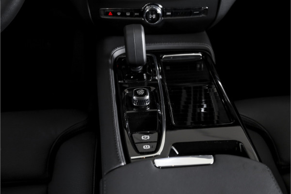 Volvo V60 2.0 T6 Plug-in hybrid AWD Ultra Dark 253 PK - Automaat | S/K-Panodak | Dig. Cockpit | Adapt. Cruise | Stoel-+Stuurverw. | PDC | 360 Camera | NAV + App. Connect | ECC | Elek. Klep | LM 19" | 9589