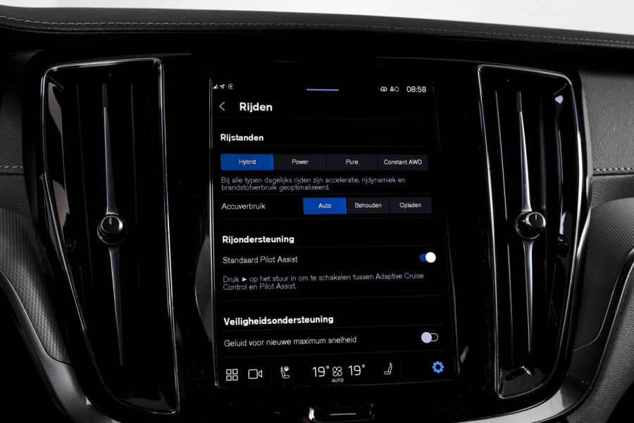 Volvo V60 2.0 T6 Plug-in hybrid AWD Ultra Dark 253 PK - Automaat | S/K-Panodak | Dig. Cockpit | Adapt. Cruise | Stoel-+Stuurverw. | PDC | 360 Camera | NAV + App. Connect | ECC | Elek. Klep | LM 19" | 9589