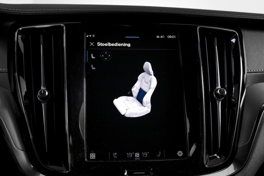 Volvo V60 2.0 T6 Plug-in hybrid AWD Ultra Dark 253 PK - Automaat | S/K-Panodak | Dig. Cockpit | Adapt. Cruise | Stoel-+Stuurverw. | PDC | 360 Camera | NAV + App. Connect | ECC | Elek. Klep | LM 19" | 9589