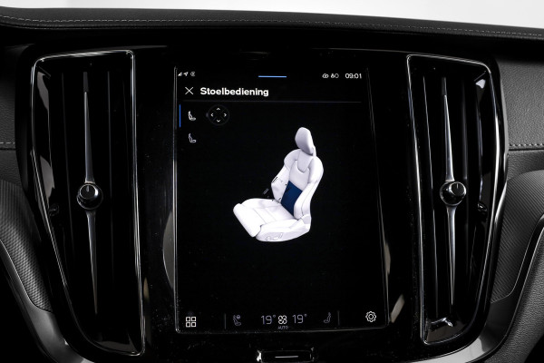 Volvo V60 2.0 T6 Plug-in hybrid AWD Ultra Dark 253 PK - Automaat | S/K-Panodak | Dig. Cockpit | Adapt. Cruise | Stoel-+Stuurverw. | PDC | 360 Camera | NAV + App. Connect | ECC | Elek. Klep | LM 19" | 9589