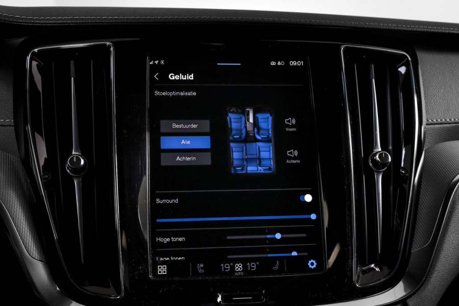 Volvo V60 2.0 T6 Plug-in hybrid AWD Ultra Dark 253 PK - Automaat | S/K-Panodak | Dig. Cockpit | Adapt. Cruise | Stoel-+Stuurverw. | PDC | 360 Camera | NAV + App. Connect | ECC | Elek. Klep | LM 19" | 9589