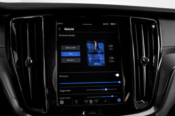 Volvo V60 2.0 T6 Plug-in hybrid AWD Ultra Dark 253 PK - Automaat | S/K-Panodak | Dig. Cockpit | Adapt. Cruise | Stoel-+Stuurverw. | PDC | 360 Camera | NAV + App. Connect | ECC | Elek. Klep | LM 19" | 9589