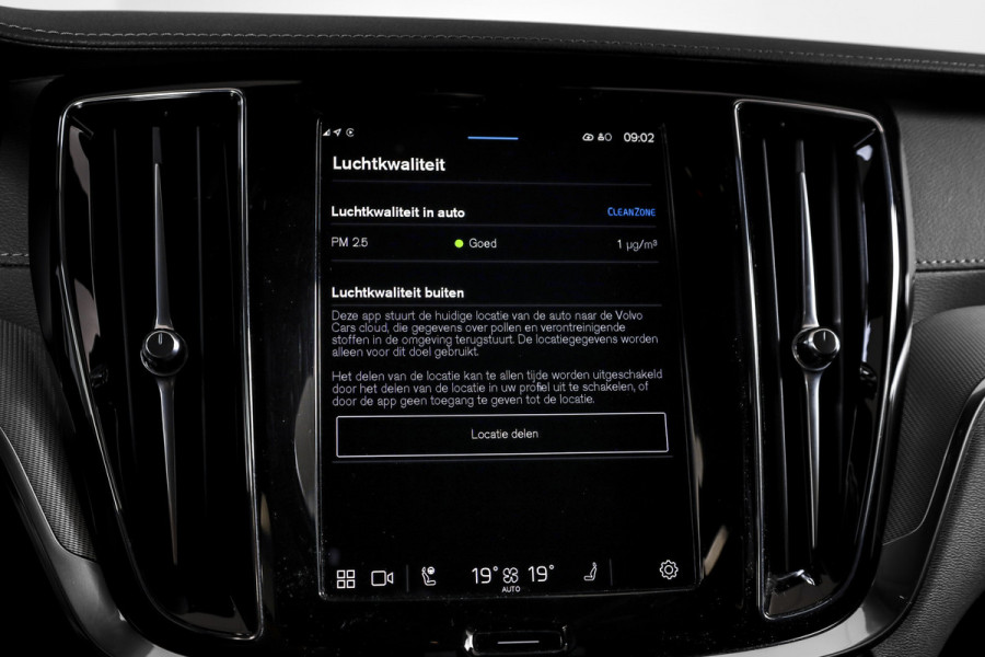 Volvo V60 2.0 T6 Plug-in hybrid AWD Ultra Dark 253 PK - Automaat | S/K-Panodak | Dig. Cockpit | Adapt. Cruise | Stoel-+Stuurverw. | PDC | 360 Camera | NAV + App. Connect | ECC | Elek. Klep | LM 19" | 9589