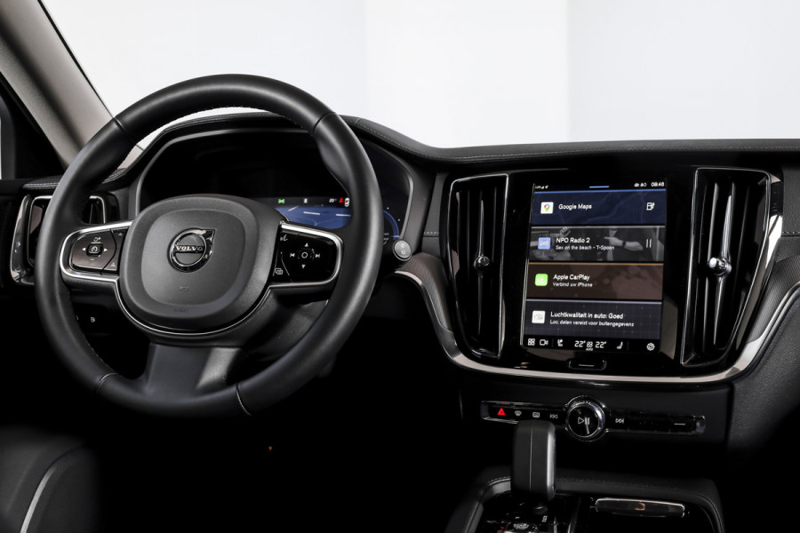Volvo V60 2.0 T6 Plug-in hybrid AWD Ultra Dark 253 PK - Automaat | S/K-Panodak | Dig. Cockpit | Adapt. Cruise | Stoel-+Stuurverw. | PDC | 360 Camera | NAV + App. Connect | ECC | Elek. Klep | LM 19" | 9589