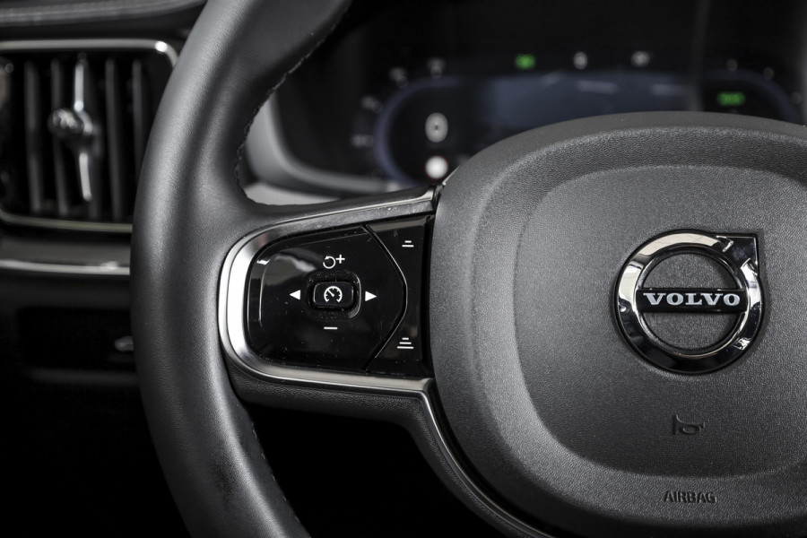 Volvo V60 2.0 T6 Plug-in hybrid AWD Ultra Dark 253 PK - Automaat | S/K-Panodak | Dig. Cockpit | Adapt. Cruise | Stoel-+Stuurverw. | PDC | 360 Camera | NAV + App. Connect | ECC | Elek. Klep | LM 19" | 9589