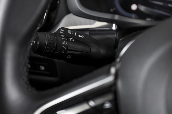 Volvo V60 2.0 T6 Plug-in hybrid AWD Ultra Dark 253 PK - Automaat | S/K-Panodak | Dig. Cockpit | Adapt. Cruise | Stoel-+Stuurverw. | PDC | 360 Camera | NAV + App. Connect | ECC | Elek. Klep | LM 19" | 9589
