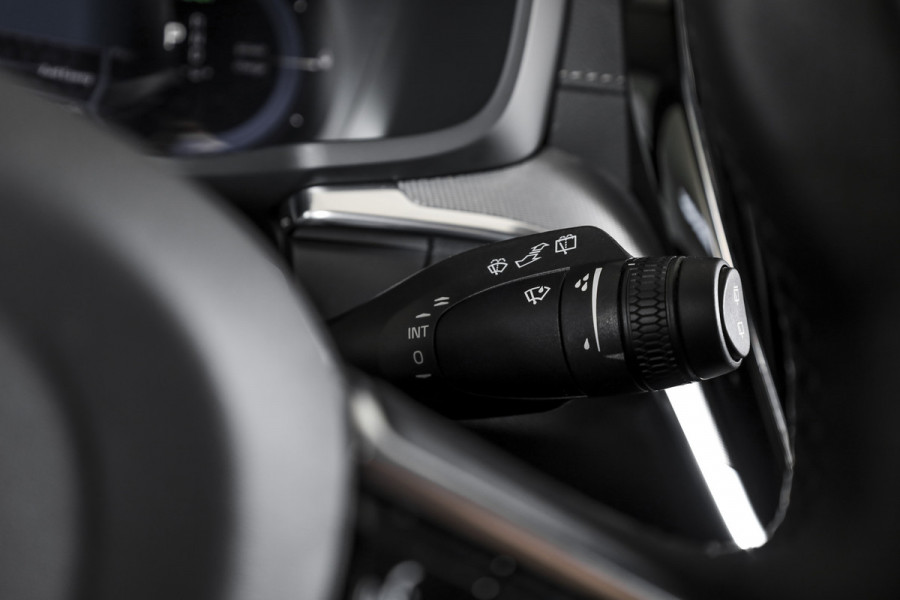 Volvo V60 2.0 T6 Plug-in hybrid AWD Ultra Dark 253 PK - Automaat | S/K-Panodak | Dig. Cockpit | Adapt. Cruise | Stoel-+Stuurverw. | PDC | 360 Camera | NAV + App. Connect | ECC | Elek. Klep | LM 19" | 9589
