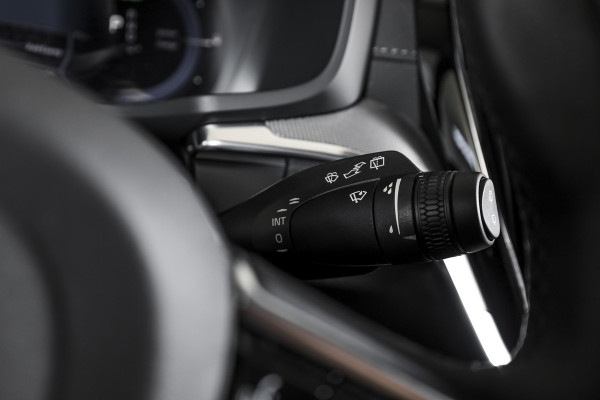 Volvo V60 2.0 T6 Plug-in hybrid AWD Ultra Dark 253 PK - Automaat | S/K-Panodak | Dig. Cockpit | Adapt. Cruise | Stoel-+Stuurverw. | PDC | 360 Camera | NAV + App. Connect | ECC | Elek. Klep | LM 19" | 9589