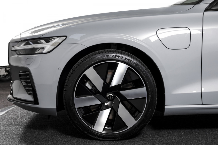 Volvo V60 2.0 T6 Plug-in hybrid AWD Ultra Dark 253 PK - Automaat | S/K-Panodak | Dig. Cockpit | Adapt. Cruise | Stoel-+Stuurverw. | PDC | 360 Camera | NAV + App. Connect | ECC | Elek. Klep | LM 19" | 9589