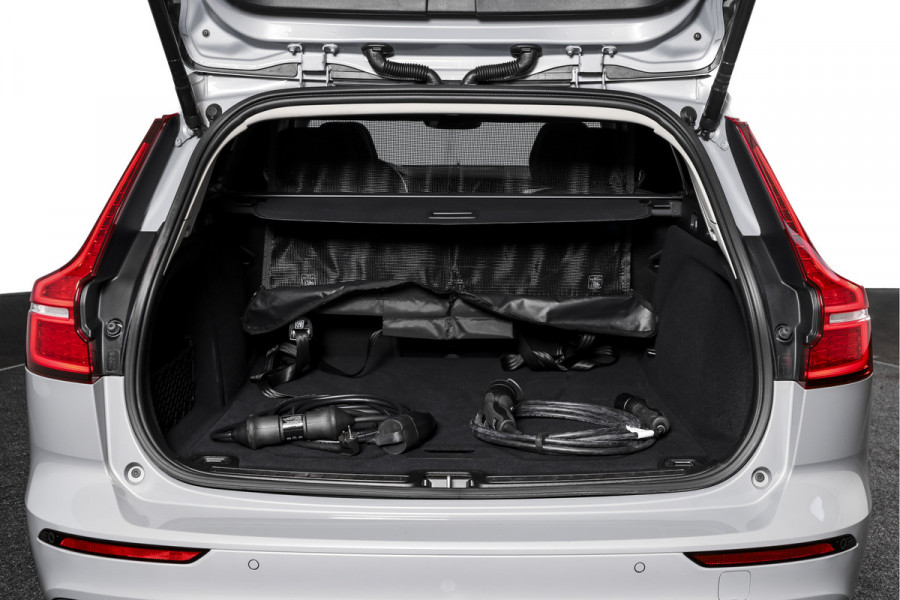 Volvo V60 2.0 T6 Plug-in hybrid AWD Ultra Dark 253 PK - Automaat | S/K-Panodak | Dig. Cockpit | Adapt. Cruise | Stoel-+Stuurverw. | PDC | 360 Camera | NAV + App. Connect | ECC | Elek. Klep | LM 19" | 9589