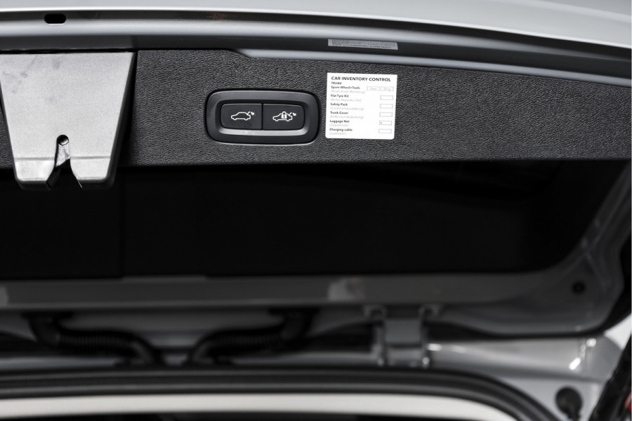 Volvo V60 2.0 T6 Plug-in hybrid AWD Ultra Dark 253 PK - Automaat | S/K-Panodak | Dig. Cockpit | Adapt. Cruise | Stoel-+Stuurverw. | PDC | 360 Camera | NAV + App. Connect | ECC | Elek. Klep | LM 19" | 9589