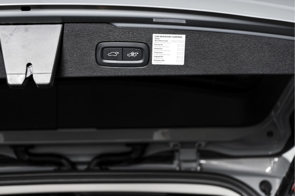 Volvo V60 2.0 T6 Plug-in hybrid AWD Ultra Dark 253 PK - Automaat | S/K-Panodak | Dig. Cockpit | Adapt. Cruise | Stoel-+Stuurverw. | PDC | 360 Camera | NAV + App. Connect | ECC | Elek. Klep | LM 19" | 9589