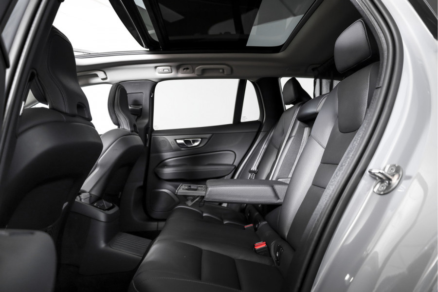 Volvo V60 2.0 T6 Plug-in hybrid AWD Ultra Dark 253 PK - Automaat | S/K-Panodak | Dig. Cockpit | Adapt. Cruise | Stoel-+Stuurverw. | PDC | 360 Camera | NAV + App. Connect | ECC | Elek. Klep | LM 19" | 9589