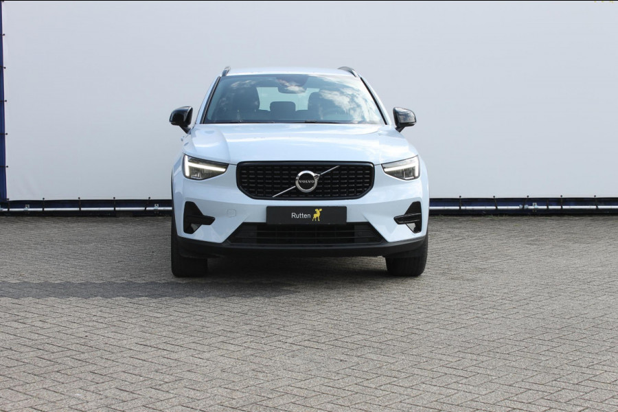 Volvo XC40 B4 211PK Plus Dark Google infotainment / Adaptieve cruise control / Verwarmbare voorstoelen en stuurwiel / Elektrisch bedienbare bestuurdersstoel met geheugen / Semi elektrisch wegklapbare trekhaak