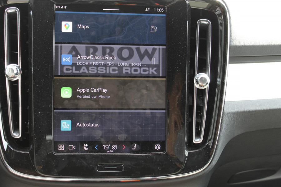 Volvo XC40 B4 211PK Plus Dark Google infotainment / Adaptieve cruise control / Verwarmbare voorstoelen en stuurwiel / Elektrisch bedienbare bestuurdersstoel met geheugen / Semi elektrisch wegklapbare trekhaak