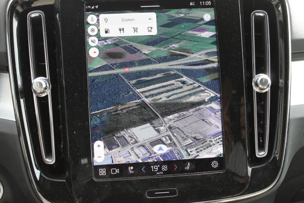 Volvo XC40 B4 211PK Plus Dark Google infotainment / Adaptieve cruise control / Verwarmbare voorstoelen en stuurwiel / Elektrisch bedienbare bestuurdersstoel met geheugen / Semi elektrisch wegklapbare trekhaak