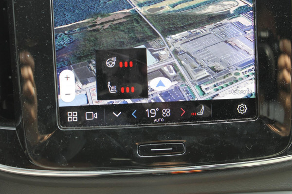 Volvo XC40 B4 211PK Plus Dark Google infotainment / Adaptieve cruise control / Verwarmbare voorstoelen en stuurwiel / Elektrisch bedienbare bestuurdersstoel met geheugen / Semi elektrisch wegklapbare trekhaak