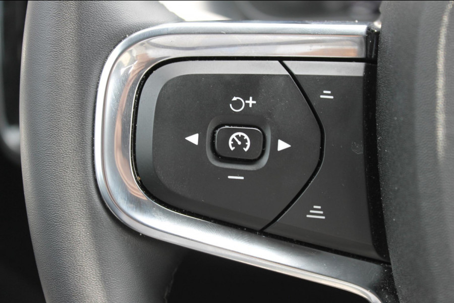 Volvo XC40 B4 211PK Plus Dark Google infotainment / Adaptieve cruise control / Verwarmbare voorstoelen en stuurwiel / Elektrisch bedienbare bestuurdersstoel met geheugen / Semi elektrisch wegklapbare trekhaak