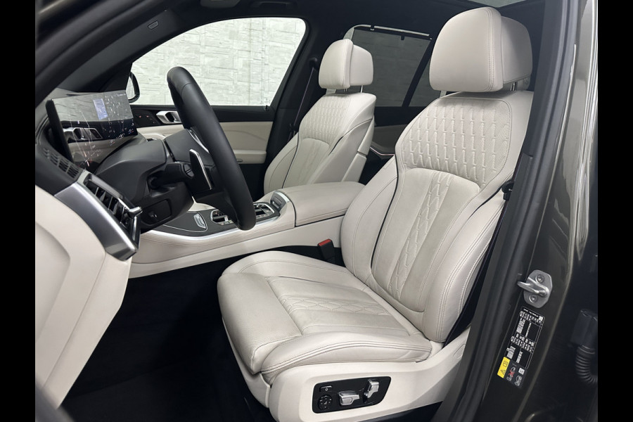 BMW X5 50e M-Sport Pro | 360 Camera | ACC | Panorama | Massage | Individual Leder | Soft-Close | 4-Zone Clima | Head-Up | Manhattan Green | Harman-Kardon | Stoelventilatie | Trekhaak | Luchtvering | Stoelverwarming V+A | Keyless-Entry | Memory | Iconic-Glow | Comfortstoelen | Bekerhouders Gekoeld + Verwarmd | Zonwering | ISO-Glas |