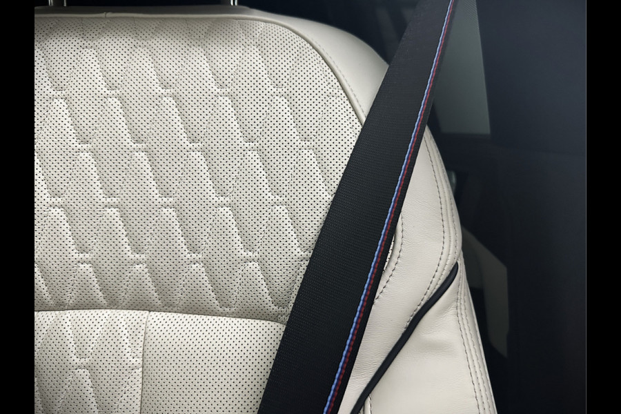 BMW X5 50e M-Sport Pro | 360 Camera | ACC | Panorama | Massage | Individual Leder | Soft-Close | 4-Zone Clima | Head-Up | Manhattan Green | Harman-Kardon | Stoelventilatie | Trekhaak | Luchtvering | Stoelverwarming V+A | Keyless-Entry | Memory | Iconic-Glow | Comfortstoelen | Bekerhouders Gekoeld + Verwarmd | Zonwering | ISO-Glas |