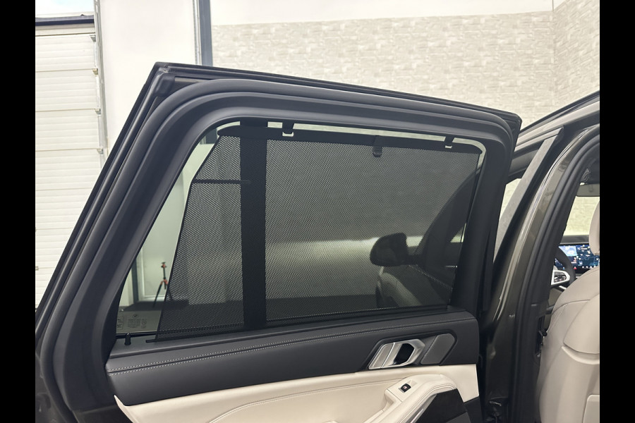 BMW X5 50e M-Sport Pro | 360 Camera | ACC | Panorama | Massage | Individual Leder | Soft-Close | 4-Zone Clima | Head-Up | Manhattan Green | Harman-Kardon | Stoelventilatie | Trekhaak | Luchtvering | Stoelverwarming V+A | Keyless-Entry | Memory | Iconic-Glow | Comfortstoelen | Bekerhouders Gekoeld + Verwarmd | Zonwering | ISO-Glas |