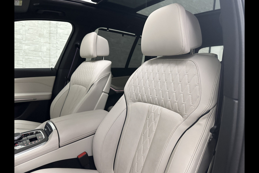 BMW X5 50e M-Sport Pro | 360 Camera | ACC | Panorama | Massage | Individual Leder | Soft-Close | 4-Zone Clima | Head-Up | Manhattan Green | Harman-Kardon | Stoelventilatie | Trekhaak | Luchtvering | Stoelverwarming V+A | Keyless-Entry | Memory | Iconic-Glow | Comfortstoelen | Bekerhouders Gekoeld + Verwarmd | Zonwering | ISO-Glas |