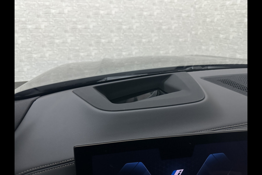 BMW X5 50e M-Sport Pro | 360 Camera | ACC | Panorama | Massage | Individual Leder | Soft-Close | 4-Zone Clima | Head-Up | Manhattan Green | Harman-Kardon | Stoelventilatie | Trekhaak | Luchtvering | Stoelverwarming V+A | Keyless-Entry | Memory | Iconic-Glow | Comfortstoelen | Bekerhouders Gekoeld + Verwarmd | Zonwering | ISO-Glas |