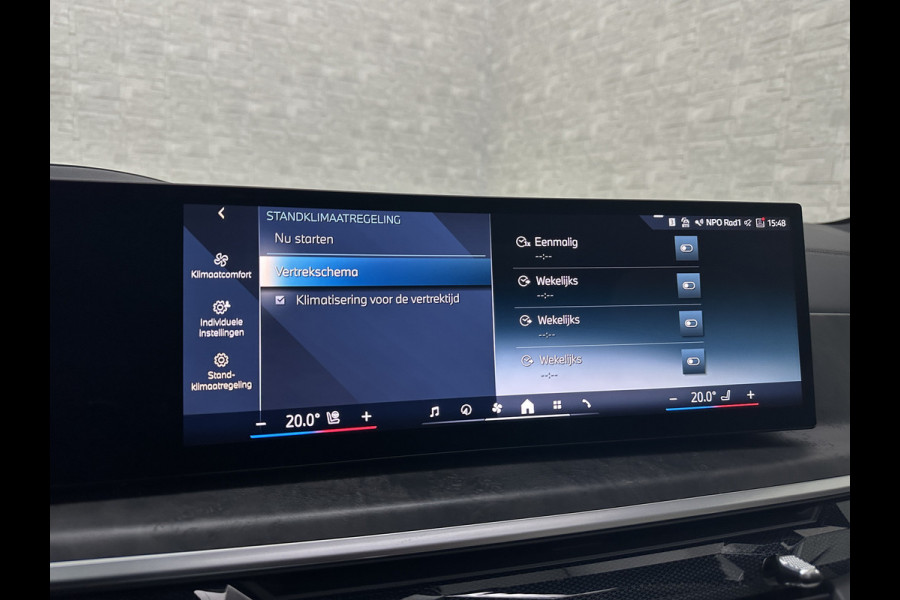BMW X5 50e M-Sport Pro | 360 Camera | ACC | Panorama | Massage | Individual Leder | Soft-Close | 4-Zone Clima | Head-Up | Manhattan Green | Harman-Kardon | Stoelventilatie | Trekhaak | Luchtvering | Stoelverwarming V+A | Keyless-Entry | Memory | Iconic-Glow | Comfortstoelen | Bekerhouders Gekoeld + Verwarmd | Zonwering | ISO-Glas |