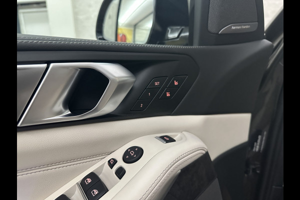 BMW X5 50e M-Sport Pro | 360 Camera | ACC | Panorama | Massage | Individual Leder | Soft-Close | 4-Zone Clima | Head-Up | Manhattan Green | Harman-Kardon | Stoelventilatie | Trekhaak | Luchtvering | Stoelverwarming V+A | Keyless-Entry | Memory | Iconic-Glow | Comfortstoelen | Bekerhouders Gekoeld + Verwarmd | Zonwering | ISO-Glas |