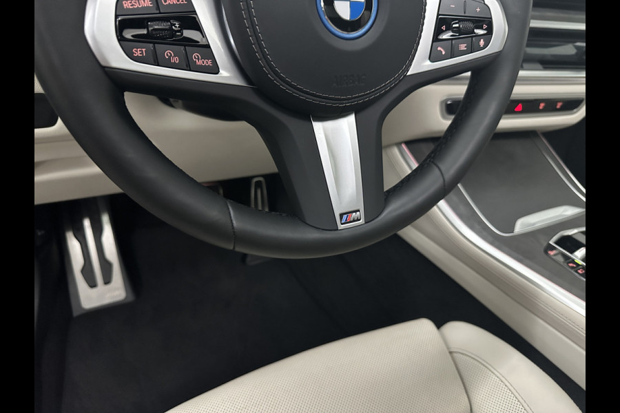 BMW X5 50e M-Sport Pro | 360 Camera | ACC | Panorama | Massage | Individual Leder | Soft-Close | 4-Zone Clima | Head-Up | Manhattan Green | Harman-Kardon | Stoelventilatie | Trekhaak | Luchtvering | Stoelverwarming V+A | Keyless-Entry | Memory | Iconic-Glow | Comfortstoelen | Bekerhouders Gekoeld + Verwarmd | Zonwering | ISO-Glas |