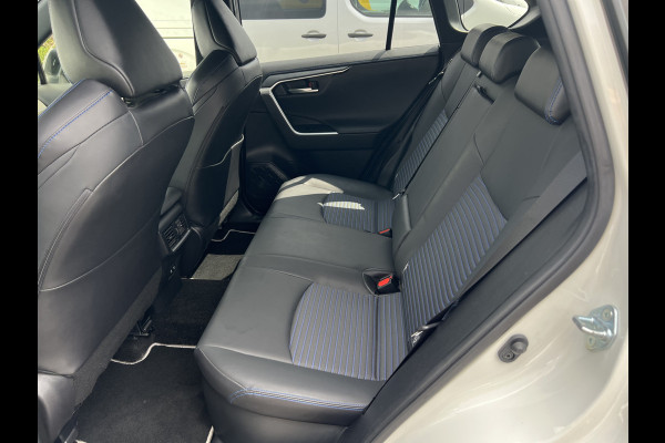 Toyota RAV4 2.5 Hybrid AWD Executive Bi-Tone | Trekhaak | JBL Audio | Camera | Dodehoek
