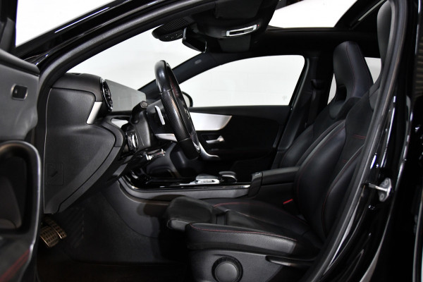 Mercedes-Benz A-Klasse 250 AMG Line sfeer, pano