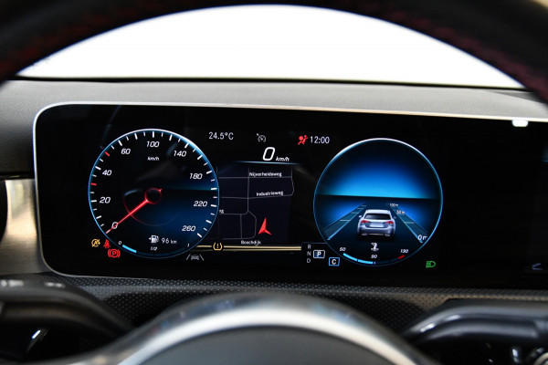 Mercedes-Benz A-Klasse 250 AMG Line sfeer, pano