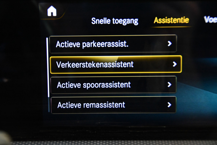 Mercedes-Benz A-Klasse 250 AMG Line sfeer, pano