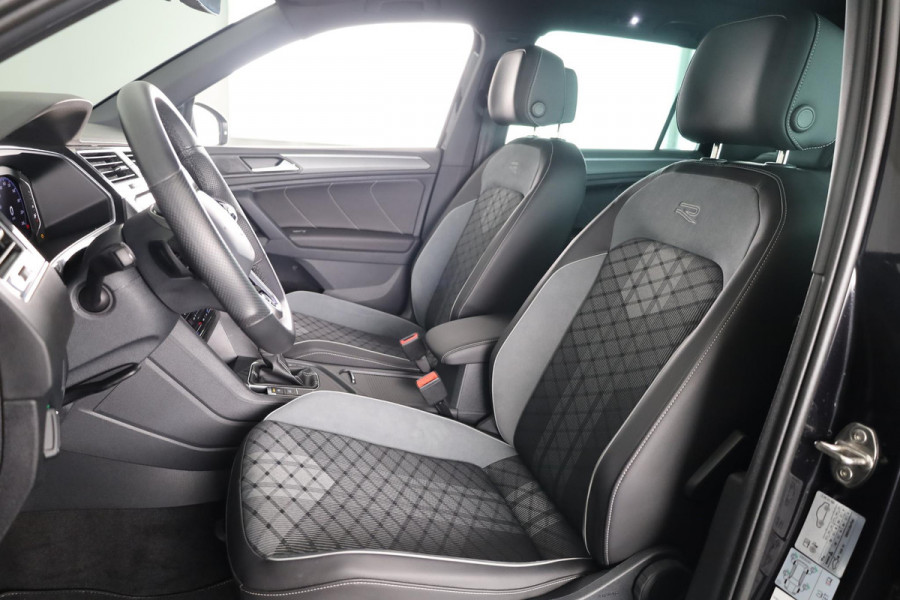 Volkswagen Tiguan 1.5 TSI R-Line Business 150 pk Automaat (DSG) | Verlengde garantie | Navigatie | Panoramadak | Elektr. trekhaak | Parkeersensoren (Park assist) | Achteruitrijcamera | Stoelverwarming |