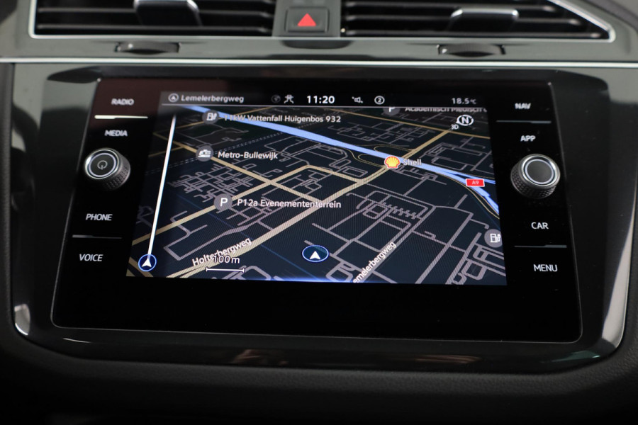 Volkswagen Tiguan 1.5 TSI R-Line Business 150 pk Automaat (DSG) | Verlengde garantie | Navigatie | Panoramadak | Elektr. trekhaak | Parkeersensoren (Park assist) | Achteruitrijcamera | Stoelverwarming |