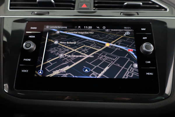 Volkswagen Tiguan 1.5 TSI R-Line Business 150 pk Automaat (DSG) | Verlengde garantie | Navigatie | Panoramadak | Elektr. trekhaak | Parkeersensoren (Park assist) | Achteruitrijcamera | Stoelverwarming |