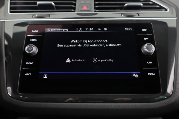 Volkswagen Tiguan 1.5 TSI R-Line Business 150 pk Automaat (DSG) | Verlengde garantie | Navigatie | Panoramadak | Elektr. trekhaak | Parkeersensoren (Park assist) | Achteruitrijcamera | Stoelverwarming |