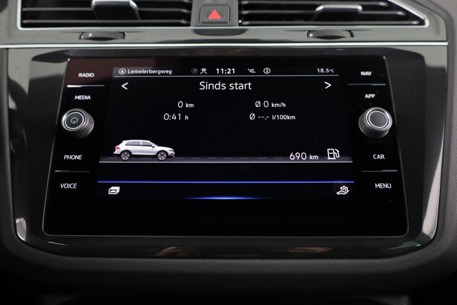 Volkswagen Tiguan 1.5 TSI R-Line Business 150 pk Automaat (DSG) | Verlengde garantie | Navigatie | Panoramadak | Elektr. trekhaak | Parkeersensoren (Park assist) | Achteruitrijcamera | Stoelverwarming |