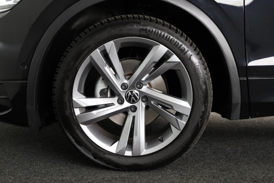 Volkswagen Tiguan 1.5 TSI R-Line Business 150 pk Automaat (DSG) | Verlengde garantie | Navigatie | Panoramadak | Elektr. trekhaak | Parkeersensoren (Park assist) | Achteruitrijcamera | Stoelverwarming |