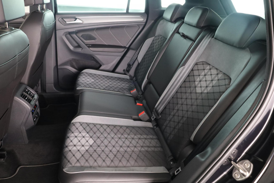 Volkswagen Tiguan 1.5 TSI R-Line Business 150 pk Automaat (DSG) | Verlengde garantie | Navigatie | Panoramadak | Elektr. trekhaak | Parkeersensoren (Park assist) | Achteruitrijcamera | Stoelverwarming |