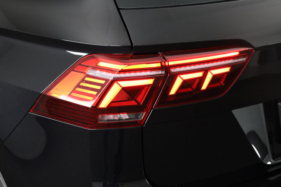 Volkswagen Tiguan 1.5 TSI R-Line Business 150 pk Automaat (DSG) | Verlengde garantie | Navigatie | Panoramadak | Elektr. trekhaak | Parkeersensoren (Park assist) | Achteruitrijcamera | Stoelverwarming |