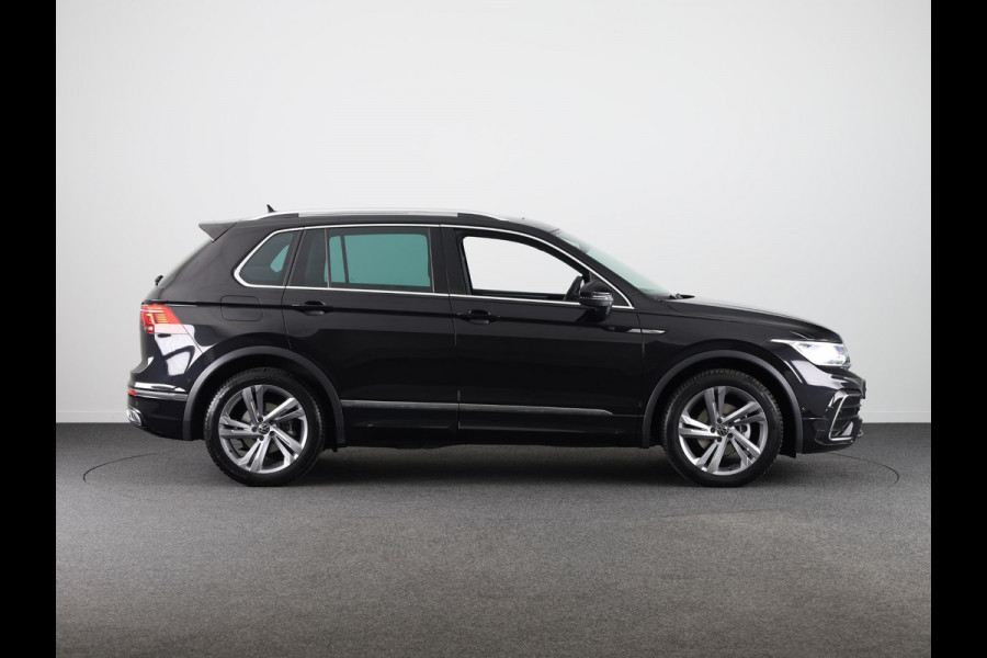 Volkswagen Tiguan 1.5 TSI R-Line Business 150 pk Automaat (DSG) | Verlengde garantie | Navigatie | Panoramadak | Elektr. trekhaak | Parkeersensoren (Park assist) | Achteruitrijcamera | Stoelverwarming |
