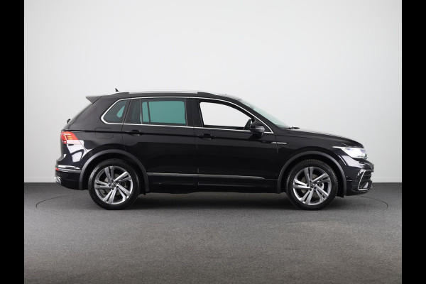 Volkswagen Tiguan 1.5 TSI R-Line Business 150 pk Automaat (DSG) | Verlengde garantie | Navigatie | Panoramadak | Elektr. trekhaak | Parkeersensoren (Park assist) | Achteruitrijcamera | Stoelverwarming |